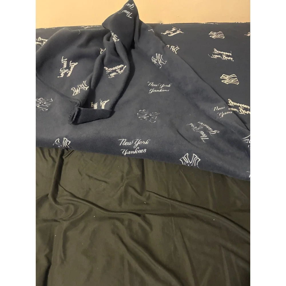 NY Yankees embroidered fleece blanket 70x 55 in